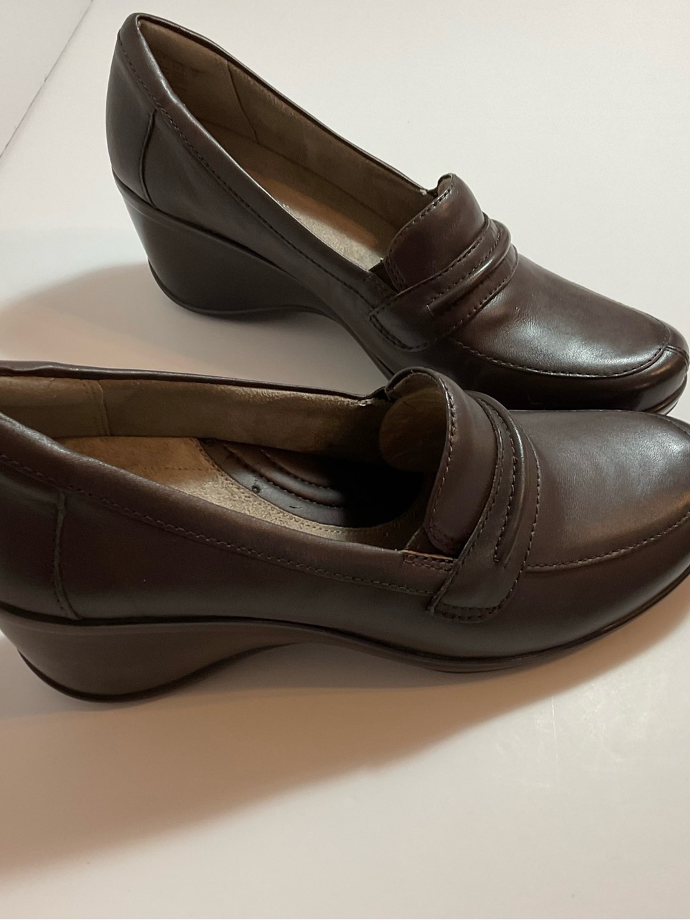 Naturalizer Brown Leather Heeled Penny Loafers 10 W NIB Classic Comfort Oxford
